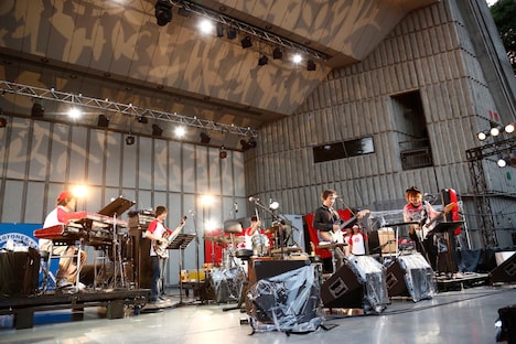 「高田漣 vs 鈴木茂」の際は伊賀航、伊藤大地、野村卓史がサポート出演。（撮影：ほりたよしか）