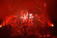 X JAPANのライブの様子。