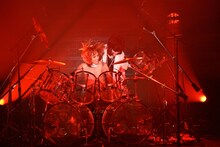 X JAPANのライブの様子。