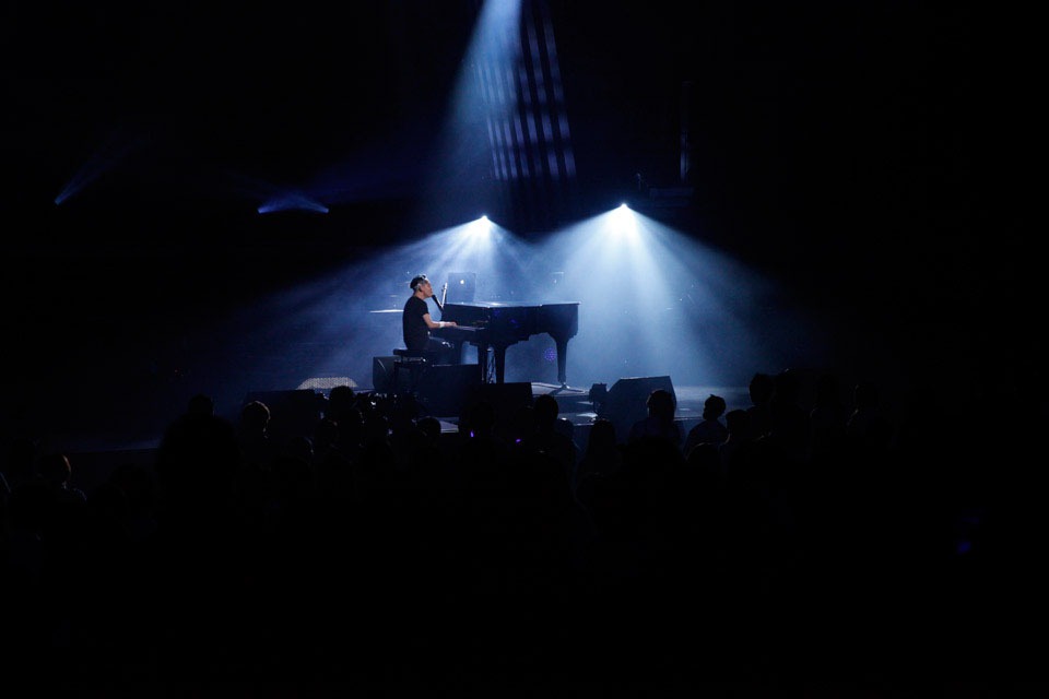 「清水翔太 LIVE TOUR 2014 "ENCORE"」東京国際フォーラム ホールA公演の様子。