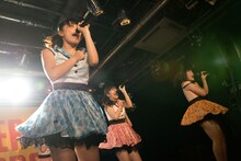 アイドルカレッジ「あのコが、髪を。切らない理由。」リリース記念イベントの様子。