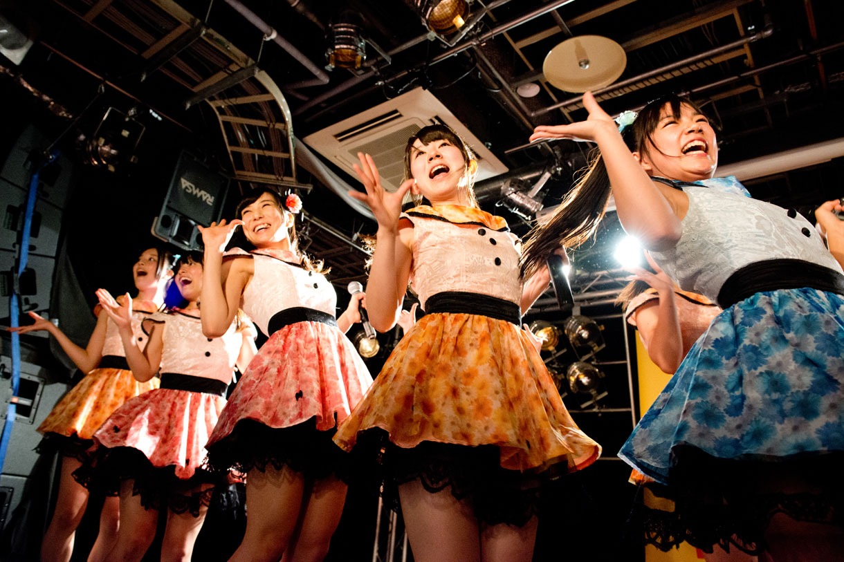 アイドルカレッジ「あのコが、髪を。切らない理由。」リリース記念イベントの様子。