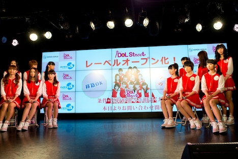 「超絶革命第2弾発表会見 SUPER☆GiRLS・iDOL Street NEXT STREET 2014」発表会の様子。