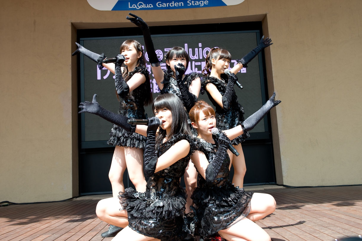 Juice=Juice「ブラックバタフライ / 風に吹かれて」リリース記念イベントの様子。