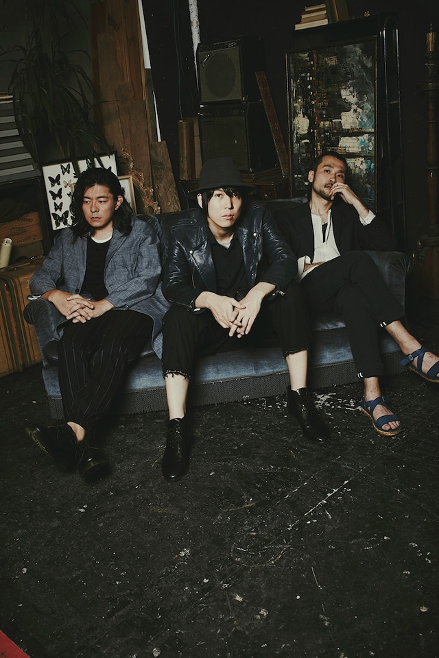 メレンゲ。左がタケシタツヨシ（B, Cho）