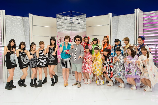 左からひめキュンフルーツ缶、黒田有彩、池田貴史、SUPER☆GiRLS。