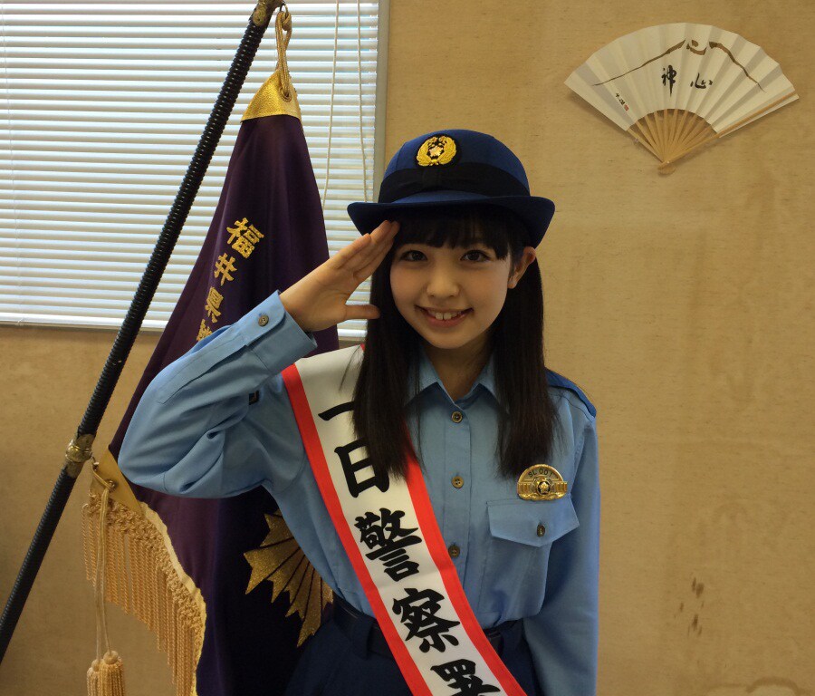 GEMまあやが一日署長！警官姿で交通安全PR