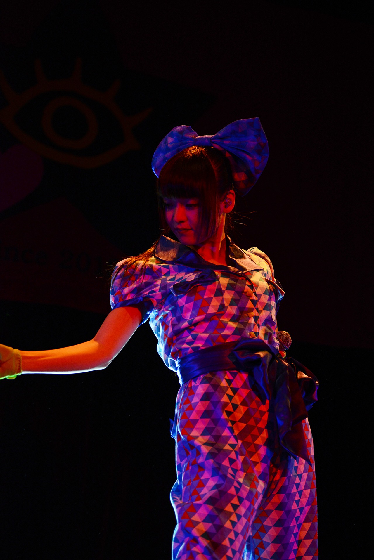 上坂すみれ「4thシングル＆LIVE BD/DVD連動イベント ミニLIVE＆お渡し会」の様子。