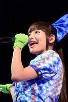 上坂すみれ「4thシングル＆LIVE BD/DVD連動イベント ミニLIVE＆お渡し会」の様子。