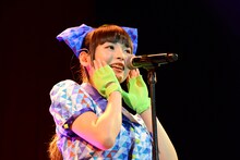 上坂すみれ「4thシングル＆LIVE BD/DVD連動イベント ミニLIVE＆お渡し会」の様子。