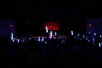 上坂すみれ「4thシングル＆LIVE BD/DVD連動イベント ミニLIVE＆お渡し会」の様子。