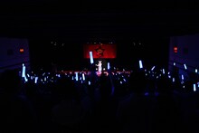 上坂すみれ「4thシングル＆LIVE BD/DVD連動イベント ミニLIVE＆お渡し会」の様子。