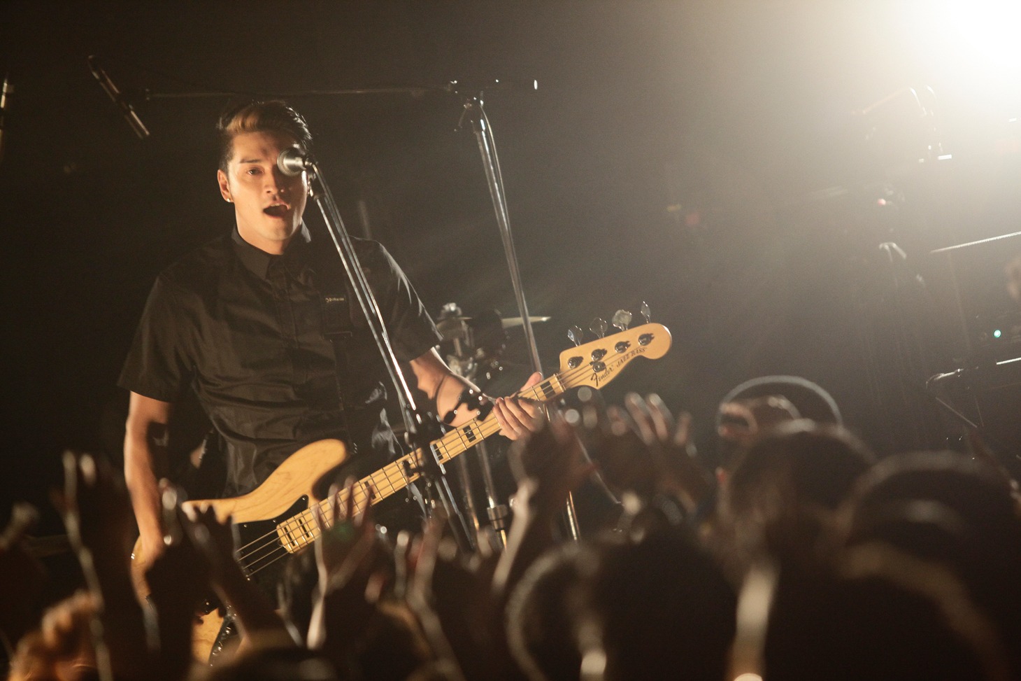 KOJI（Vo, B）（Photo by kohei suzuki）