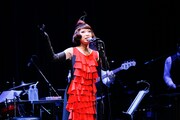 写真は昨年11月の「Miss Maki Nomiya sings "Shibuya-kei Standards"～野宮真貴、渋谷系を歌う。」東京公演の様子。（撮影：上山陽介）