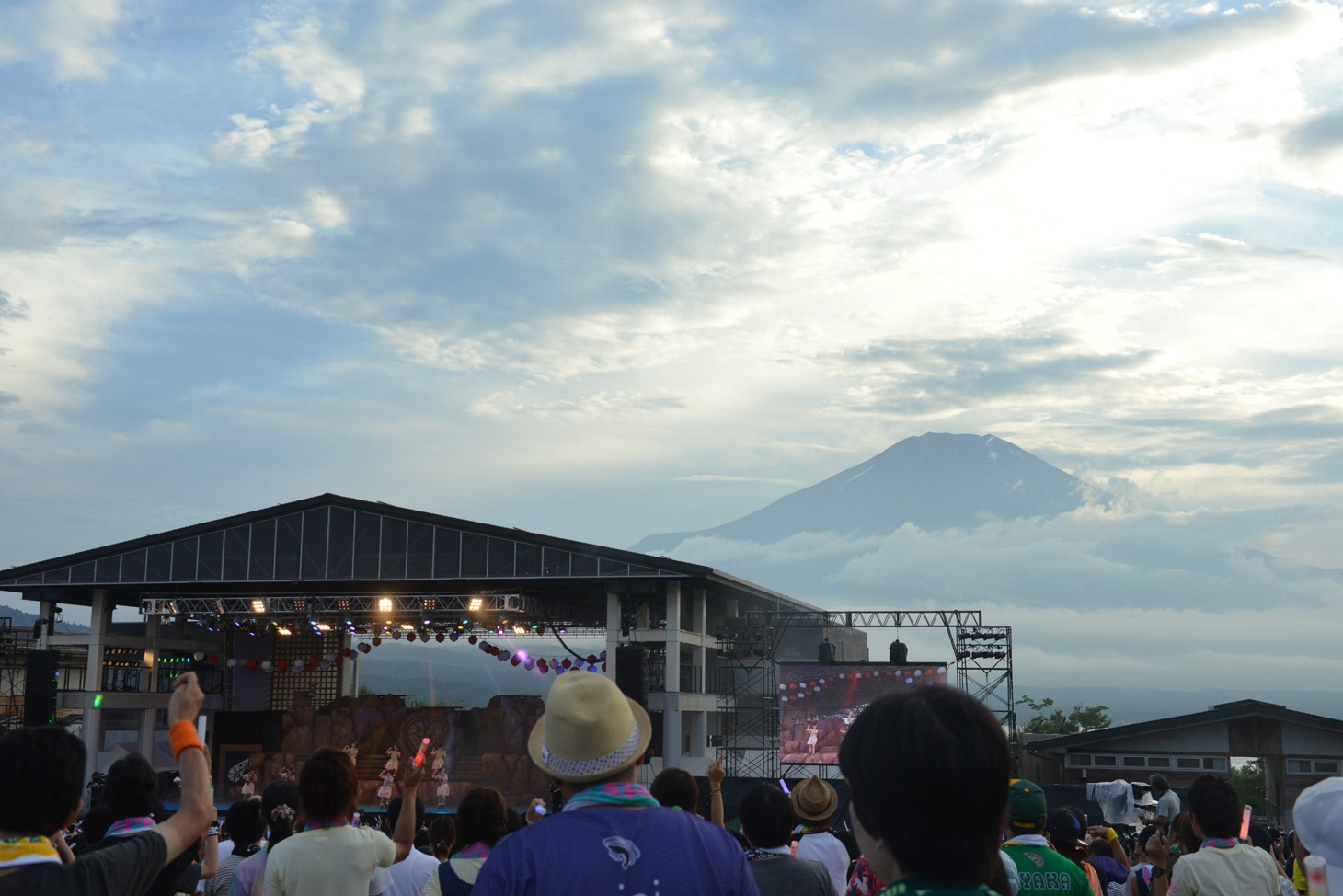 本日8月2日に開催された「エビ中 夏のファミリー遠足 略してファミえん in 山中湖2014」の様子。