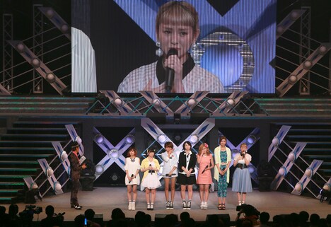 「Hello! Project 2014 SUMMER ~KOREZO!~」昼公演にて、無期限活動停止について発表する様子。