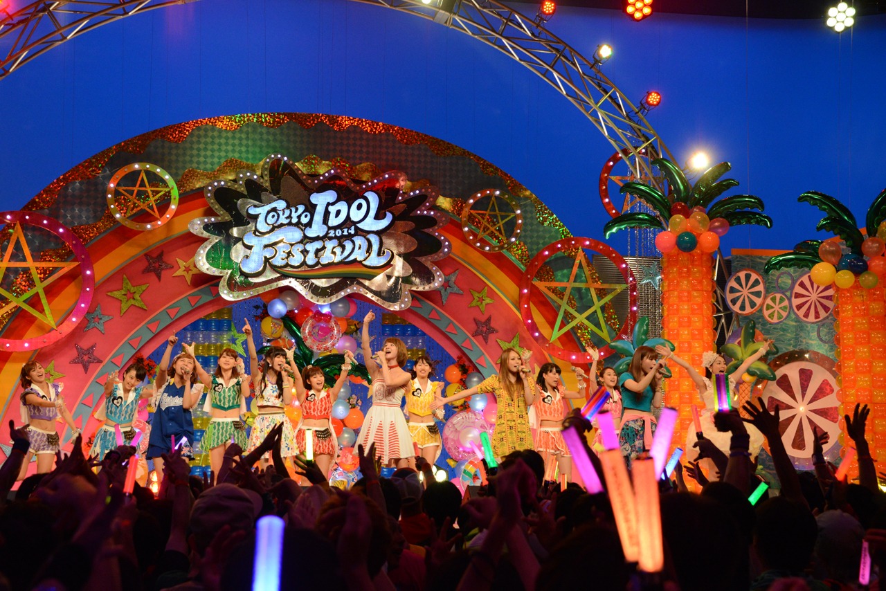 「東京アイドルフェスティバル」でのチーム・負けん気のステージの様子。