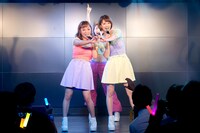 左から橋本愛奈、岡田ロビン翔子。