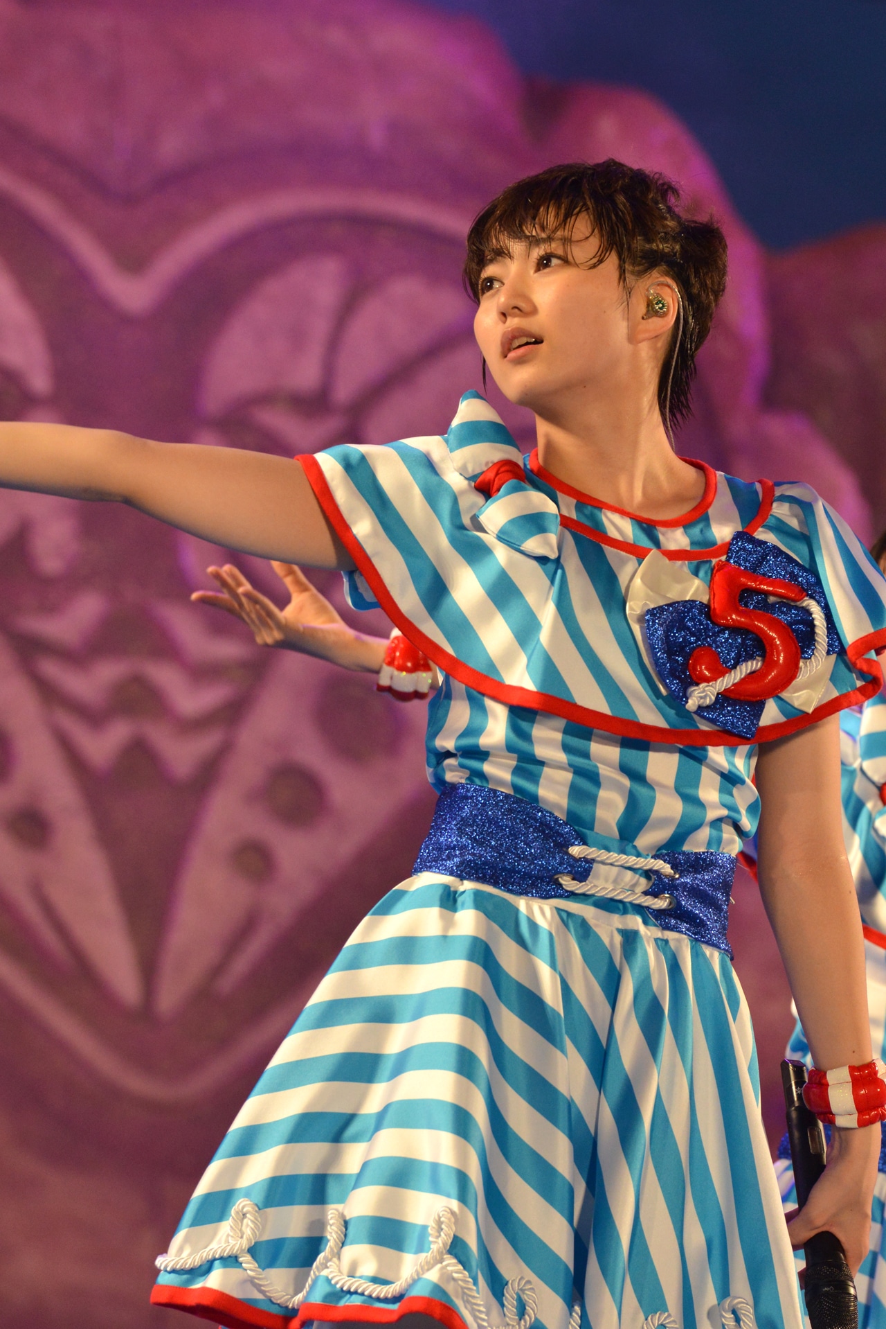 安本彩花