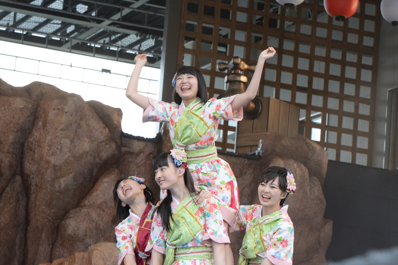 私立恵比寿中学「エビ中 夏のファミリー遠足　略してファミえん in 山中湖」の様子。