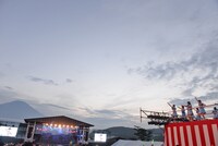 私立恵比寿中学「エビ中 夏のファミリー遠足　略してファミえん in 山中湖」の様子。