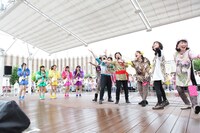 たこやきレインボーとオバチャーン。