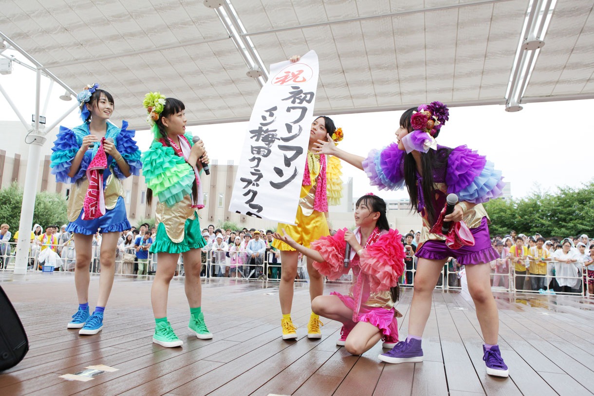 梅田CLUB QUATTRO公演サプライズ発表の様子。