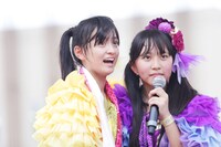 左から清井咲希、堀くるみ。