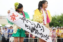 左から根岸可蓮、清井咲希。