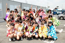 SUPER☆GiRLS、Cheeky Parade、GEMによる記念撮影の様子。