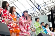SUPER☆GiRLSによる「めざましライブ」の様子。