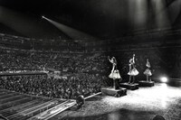 写真は7月30日（現地時間）の「LADY GAGA'S artRAVE: the ARTPOP ball」アメリカ・フェニックス公演の様子。(C) Amuse