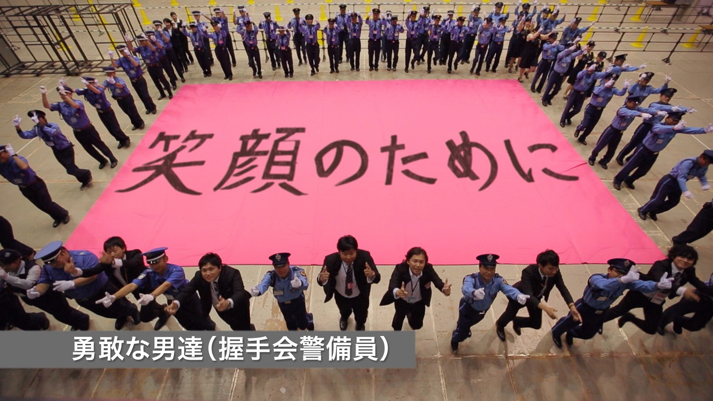 AKB48「心のプラカード (STAFF Ver.)」PVのワンシーン。 (c)AKS