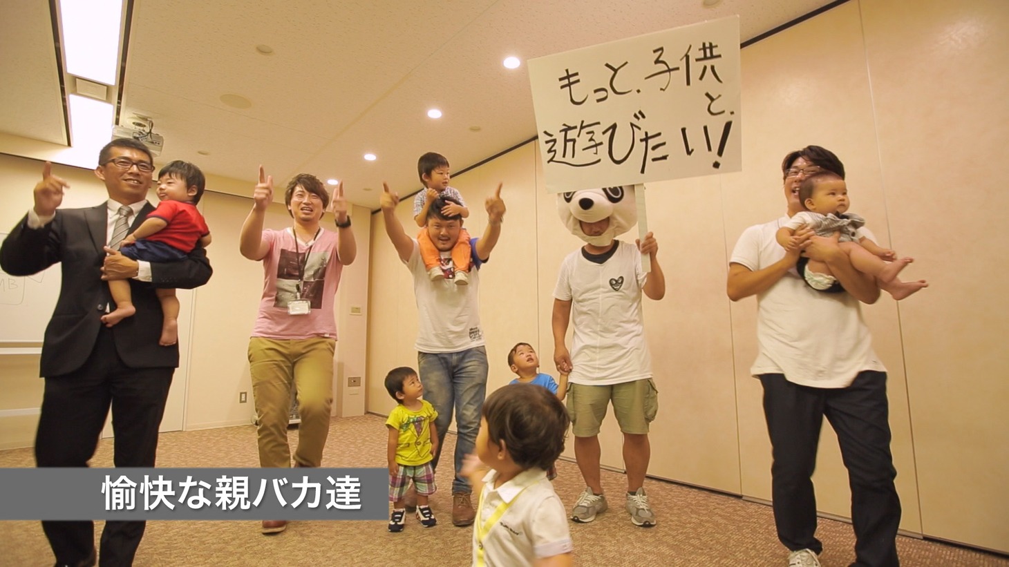 AKB48「心のプラカード (STAFF Ver.)」PVのワンシーン。 (c)AKS