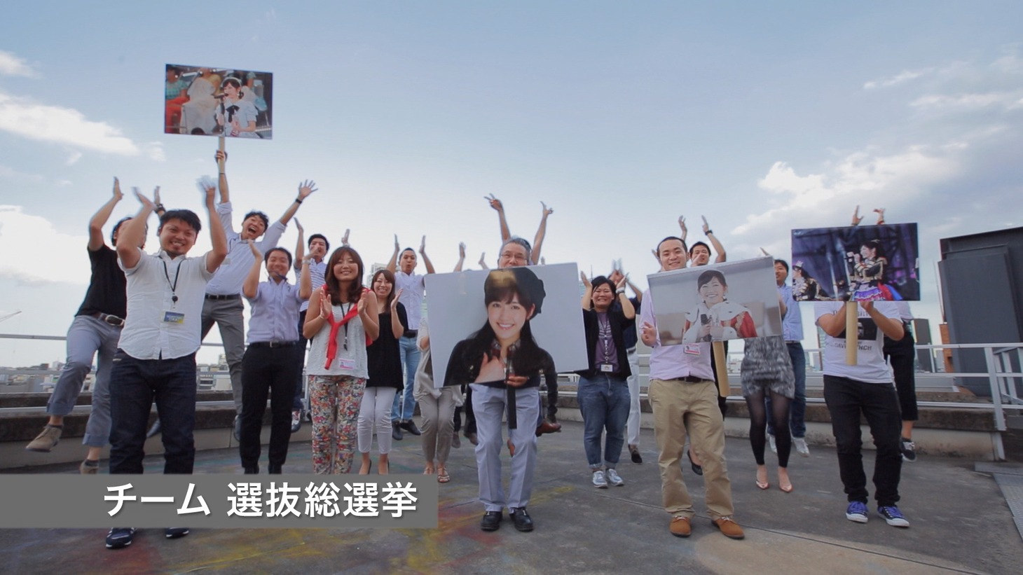 AKB48「心のプラカード (STAFF Ver.)」PVのワンシーン。 (c)AKS