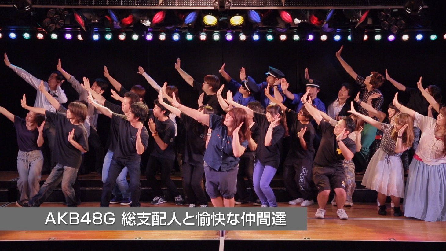 AKB48「心のプラカード (STAFF Ver.)」PVのワンシーン。 (c)AKS