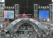 「NANA MIZUKI LIVE FLIGHT 2014」横浜スタジアム公演の様子。（撮影：上飯坂一）