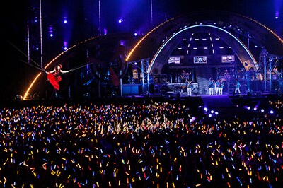 「NANA MIZUKI LIVE FLIGHT 2014」横浜スタジアム公演の様子。（撮影：上飯坂一）