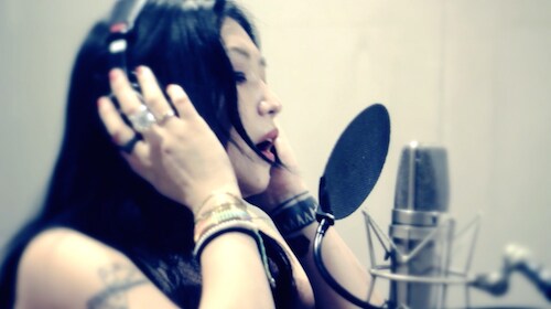 鬼束ちひろ & BILLYS SANDWITCHES「I'm with your shadow」PVのワンシーン。