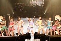 「アップアップガールズ（仮）1st全国ツアー アプガ第二章（仮）進軍～中野サンプラザ 超決戦～」の様子。