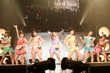 「アップアップガールズ（仮）1st全国ツアー アプガ第二章（仮）進軍～中野サンプラザ 超決戦～」の様子。