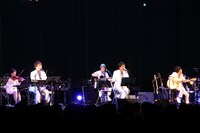 DEEN「Summer Resort Live ～4th wave～」神奈川・大さん橋ホール公演の様子。