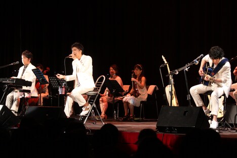 DEEN「Summer Resort Live ～4th wave～」神奈川・大さん橋ホール公演の様子。