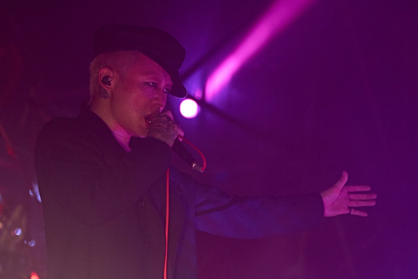 DIR EN GREY「TOUR14 PSYCHONNECT -mode of “GAUZE”?-」新木場STUDIO COAST公演の様子。（撮影：尾形隆夫）
