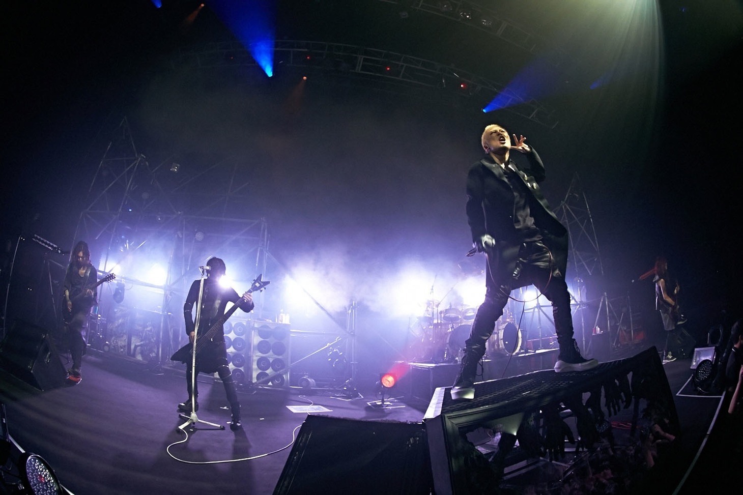 DIR EN GREY「TOUR14 PSYCHONNECT -mode of “GAUZE”?-」新木場STUDIO COAST公演の様子。（撮影：尾形隆夫）