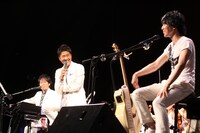 DEEN「Summer Resort Live ～4th wave～」神奈川・大さん橋ホール公演の様子。