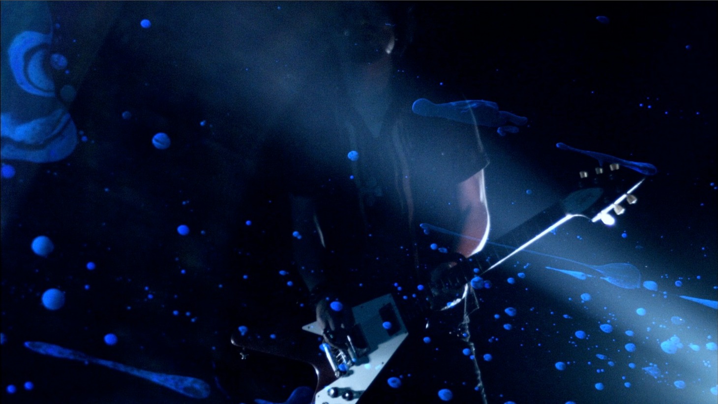BOOM BOOM SATELLITES「ONLY BLOOD」ビデオクリップのワンシーン。