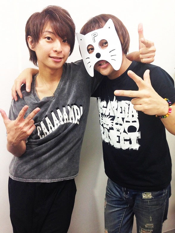 柿原徹也と流田Projectの流田豊（Vo, G）。