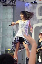 LiSA「めざましライブ」の様子。