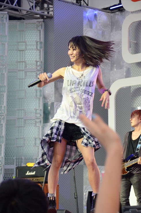 LiSA「めざましライブ」の様子。